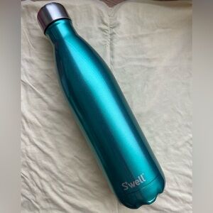 Brand New Metallic Green Swell Water Bottle